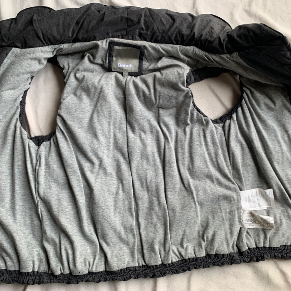 Bench puffer vest with hood - Picture 7 of 7